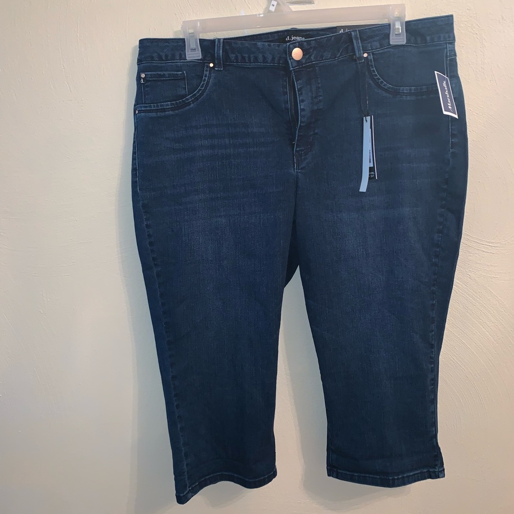 NWT Women’s Capri Blue Jeans